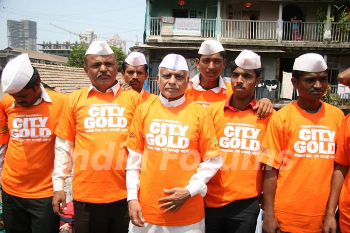 Mahesh Manjrekar promotes City of Gold through dabbawalas at Lower Parel