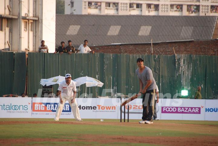 Akshay at Housefull movie cricket match at Goregaon