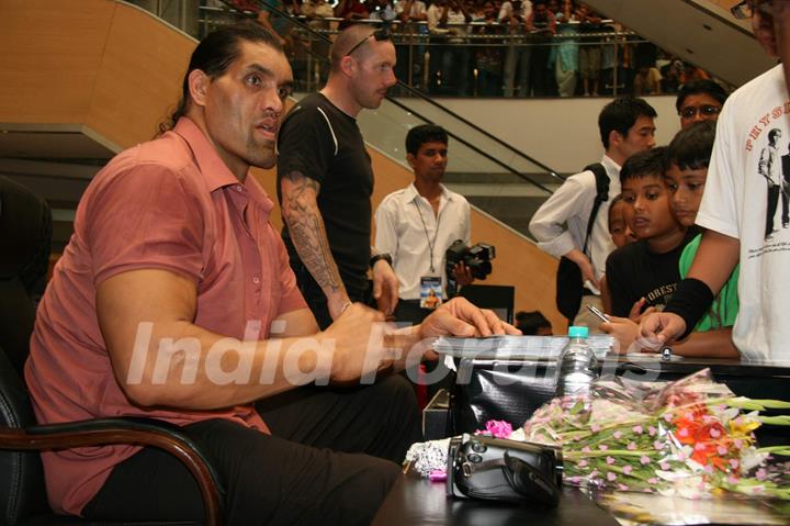 Khali meets fans at Inorbit Mall