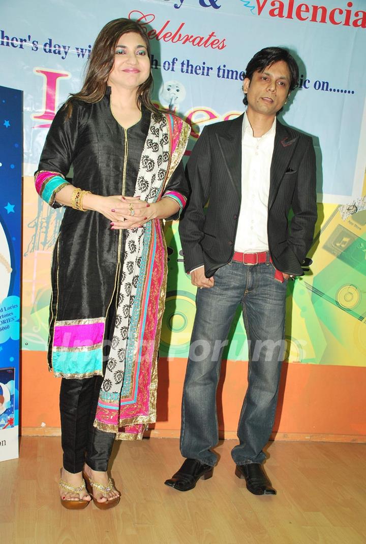 Alka Yagnik launches Loories album at Planet M