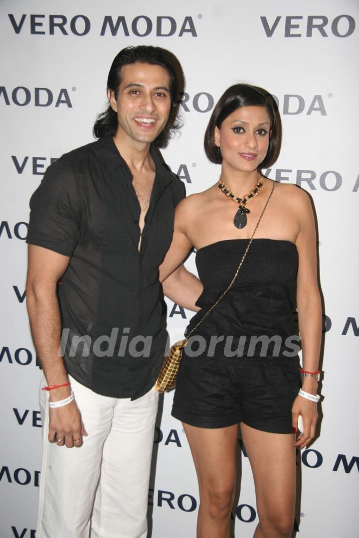 Apoorva and Shilpa at Vero Moda Fashion Show, in Palladium Mumbai
