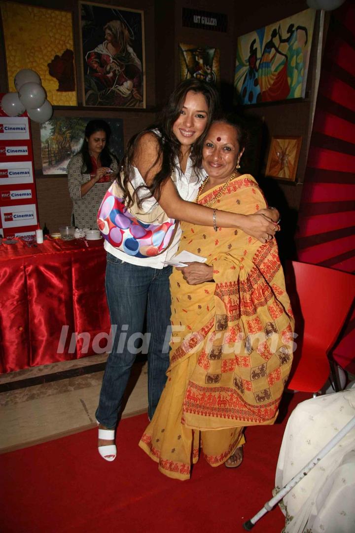 Rupali Ganguly celebrates mother''s day at Metro Cinema