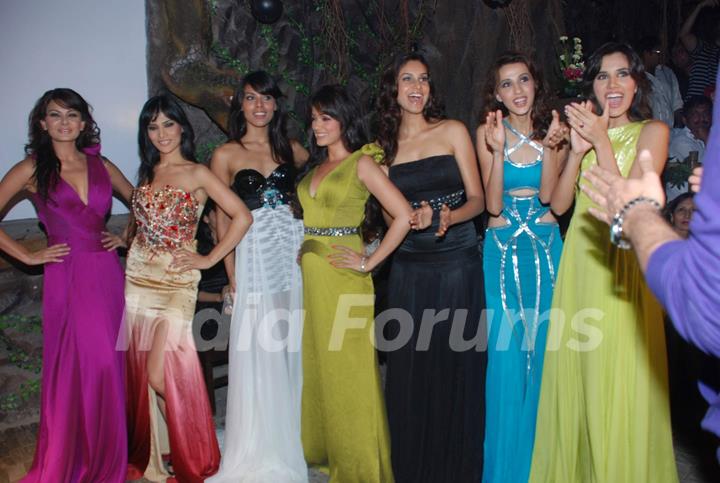 Vidya Malvade and Anupama Verma along with top leading Indian models at Rainforest Restaurant Opening at R City Mall, Ghatkopal