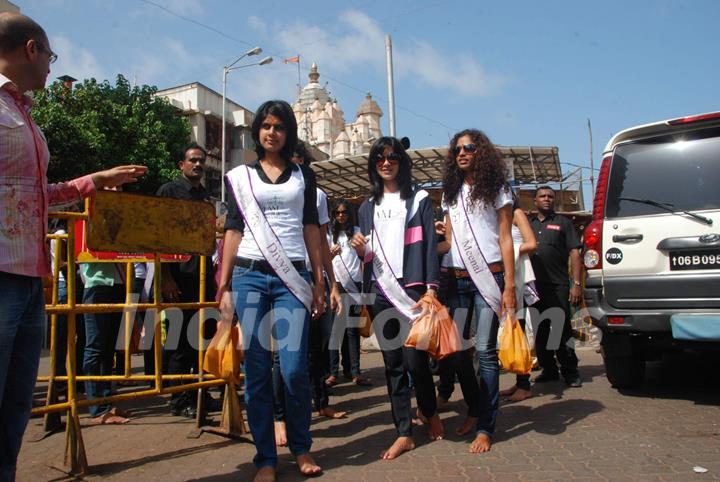 I AM She contestants visit Siddhivinayak at Dadar