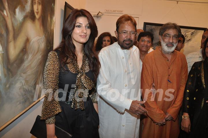 Twinkle and Rajesh khanna inaugurate Prithvi Soni exhibition at Jehangir Art Galery, Mumbai