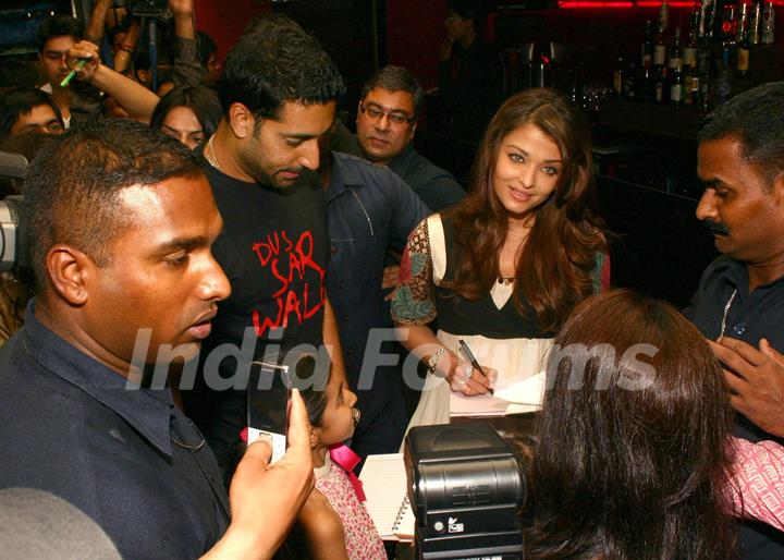 Abhishek Bachchan and Aishwarya Rai Bachchan while promoting their film &quot;Raavan&quot; in Ambience Mall, Gurgaon Sunday