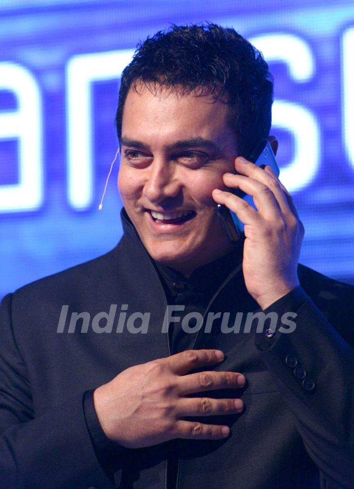 Aamir Khan at the launch of Samsung''s mobiles in New Delhi