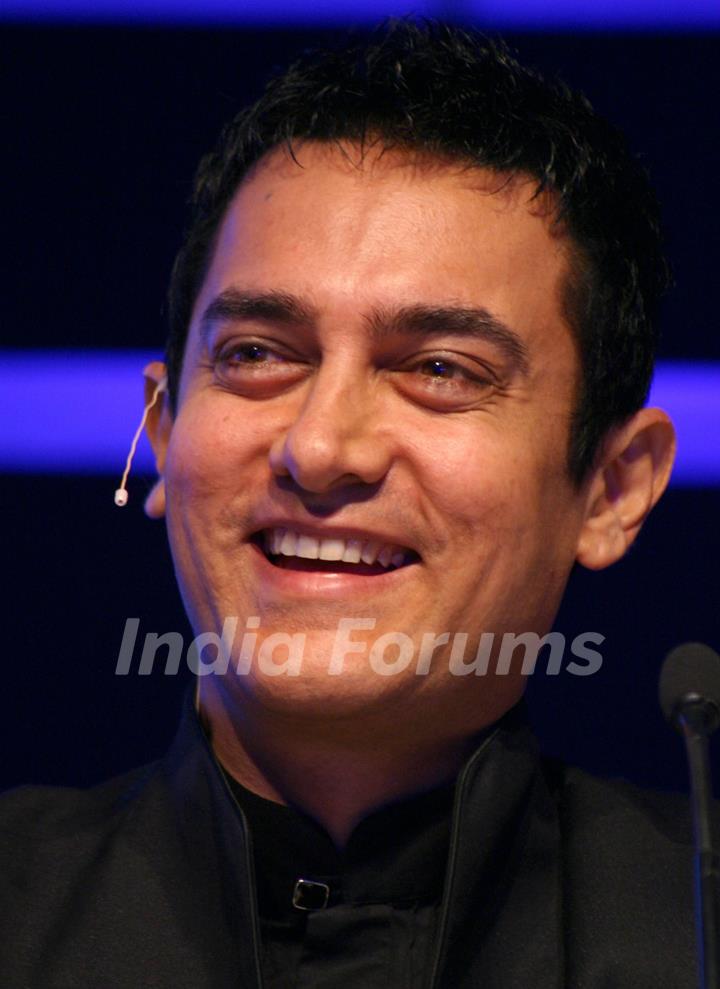 Aamir Khan at the launch of Samsung''s mobiles in New Delhi