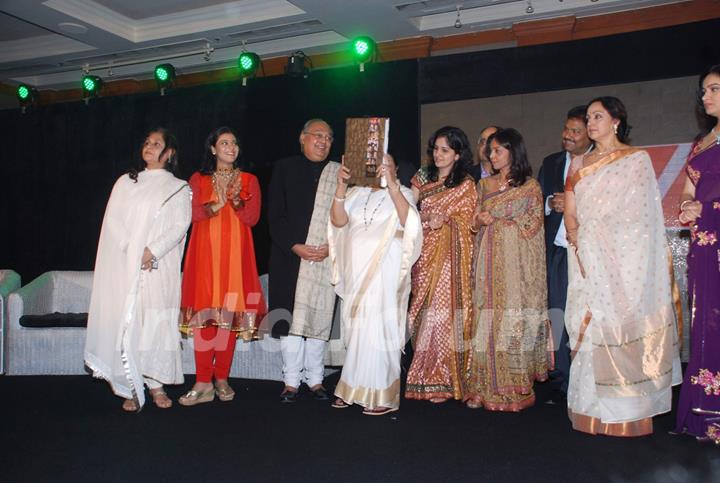 Jaya Bachchan, Kajol, Lata Mangeshkar, Hema Malini and Padmini Kolhapure at the launch of Gautam Rajadhyaksha''s book ''Chehere'' launch at JW Marriott