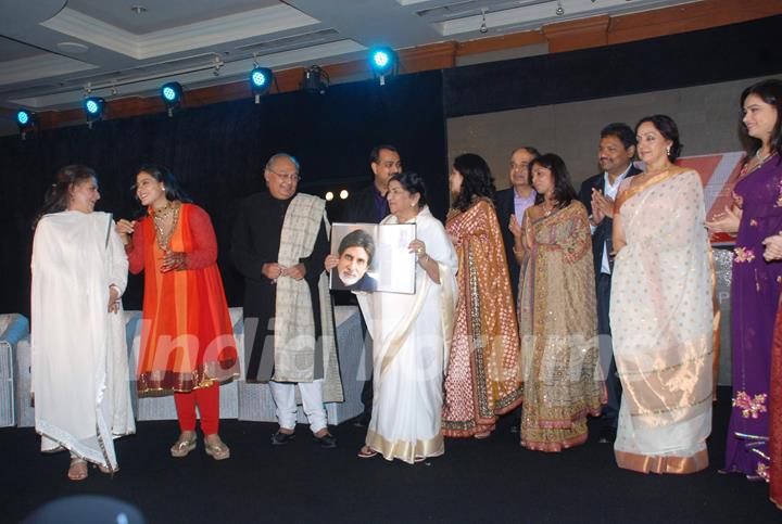 Jaya Bachchan, Kajol, Lata Mangeshkar, Hema Malini and Padmini Kolhapure at the launch of Gautam Rajadhyaksha''s book ''Chehere'' launch at JW Marriott