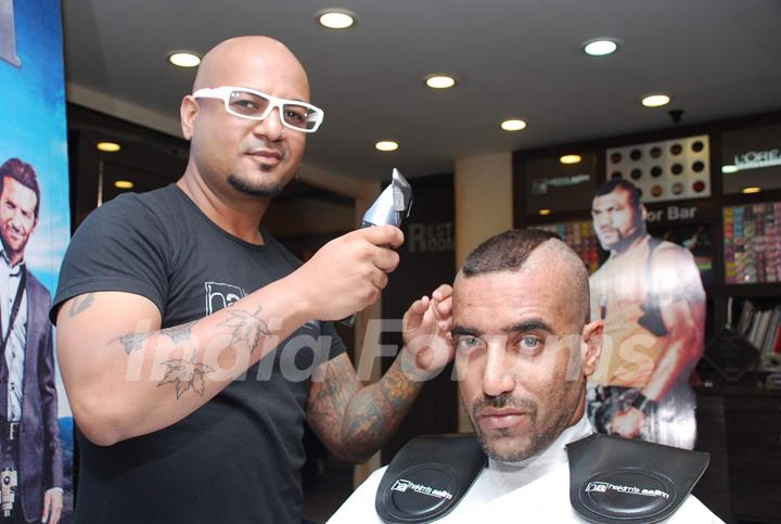 Aalim Hakim promotes A-Team movie with hair style &quot;Mohwak&quot; at Versova