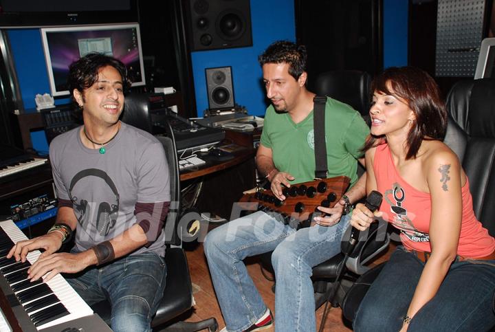 Singer Manasi Scott records with Salim Sulaiman at Santacruz