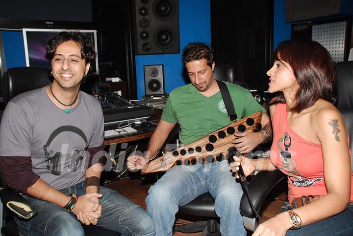 Singer Manasi Scott records with Salim Sulaiman at Santacruz