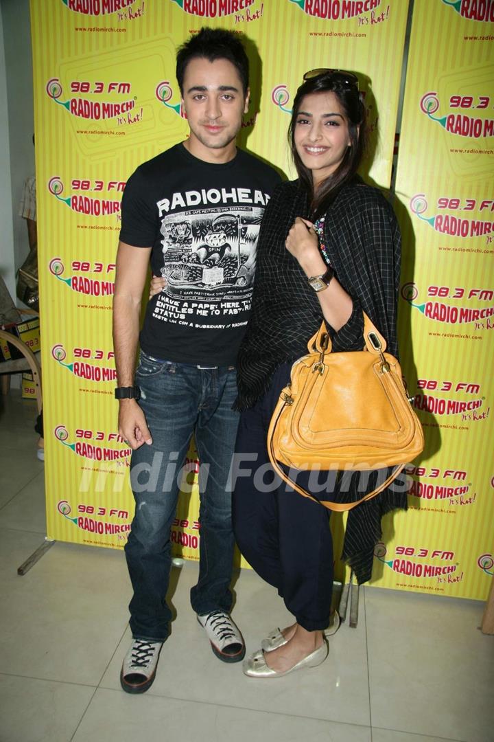 Imran Khan and Sonam Kapoor on Radio Mirchi at Lower Parel