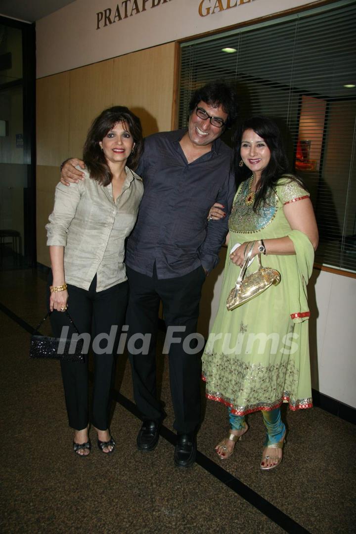 Bollywood actress Poonam Dillon with friends at the launch of Fan Club at Bhaidas Hall