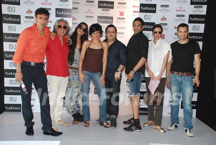 Mandira Bedi at Van Heusen Men''s Fashion Week model auditions at Vie Lounge