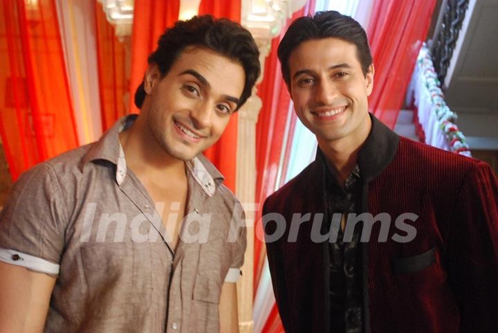 Aalekh with Anmol in tv show Bidaai