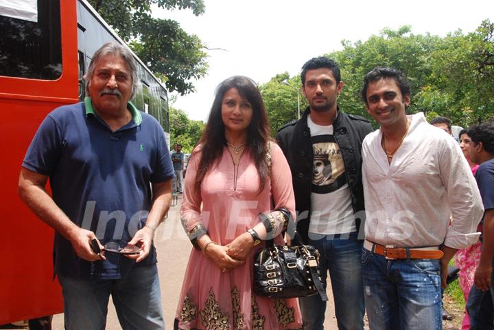 Vinod Khanna and Poonam Dhillon at the Mahurat of ''One & Only''