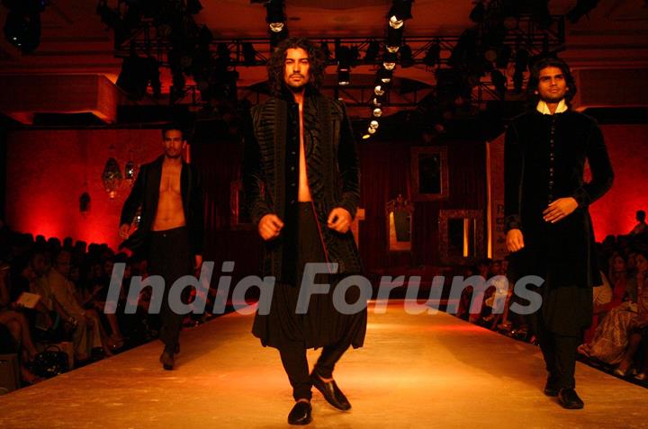 Models showcasing designer Manish Malhotra''s creations at the Delhi Counter Week 2010, in New Delhi on Tuesday