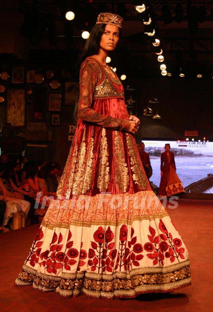 Models showcasing designer Sabyasachi Mukherjee''s creations at the Delhi Counter Week 2010, in New Delhi on Tuesday