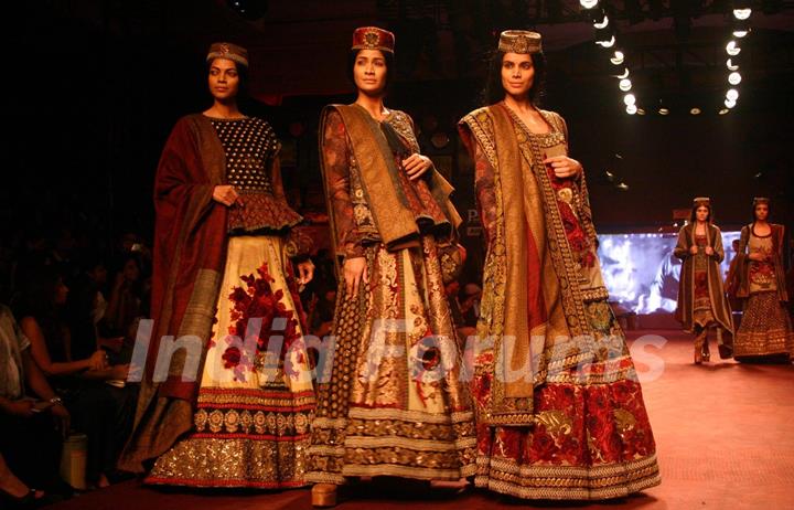 Models showcasing designer Sabyasachi Mukherjee''s creations at the Delhi Counter Week 2010, in New Delhi on Tuesday