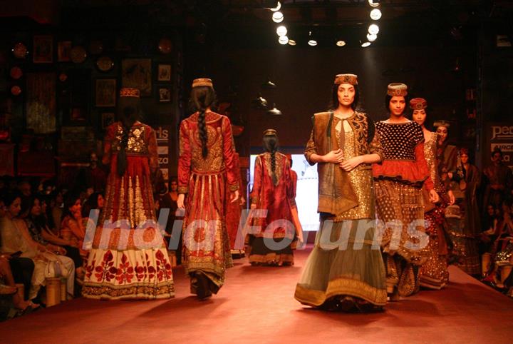 Models showcasing designer Sabyasachi Mukherjee''s creations at the Delhi Counter Week 2010, in New Delhi on Tuesday
