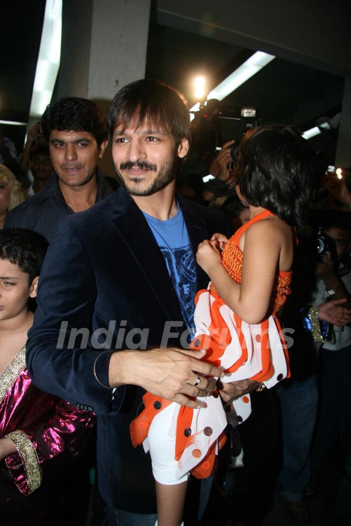 Arts in motion show with Vivek Oberoi at St Andrews