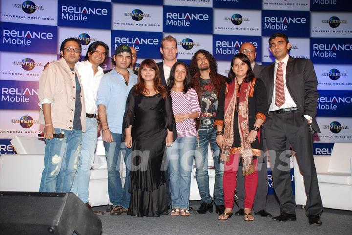 Sonu Nigam, Sunidhi Chauhan, Shaan at Reliance Mobile 3G tie up with Universal Music at Trident