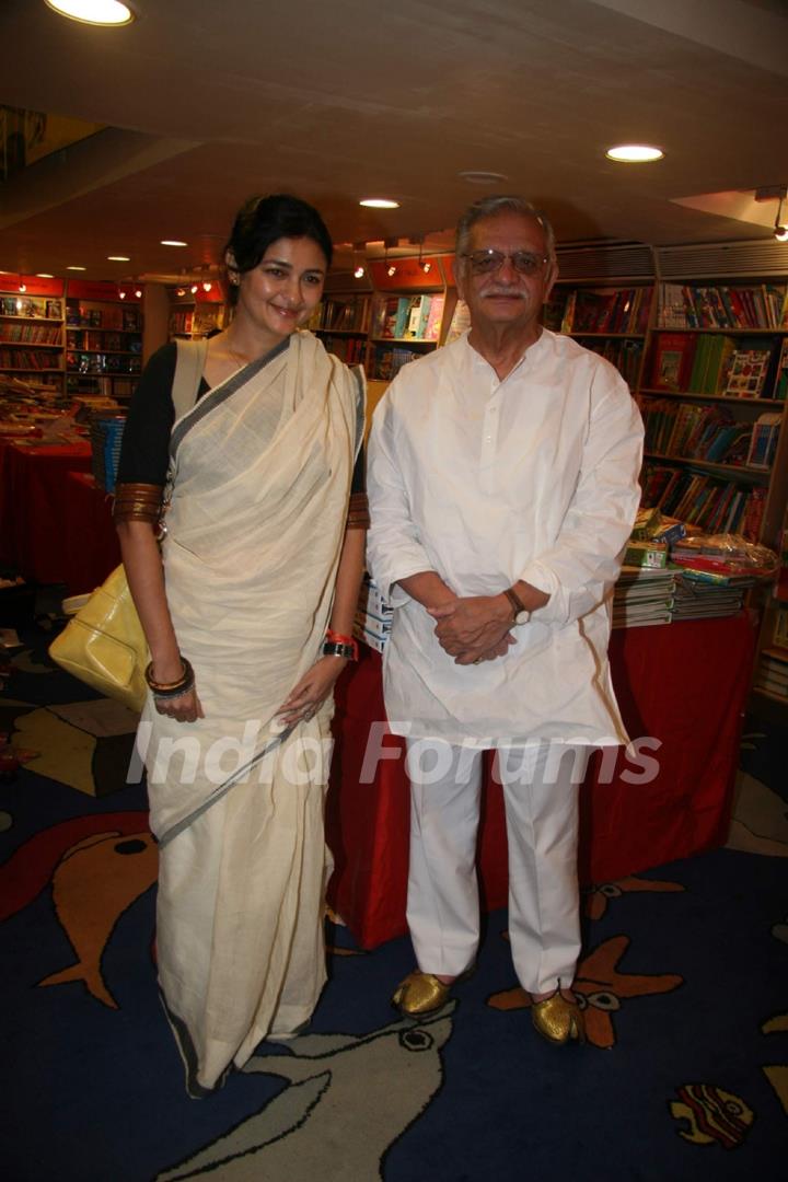 Gulzar at &quot;Potli Wale Baba&quot; book launch at Croswword, Kemps Corner