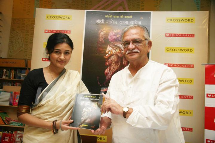 Gulzar at &quot;Potli Wale Baba&quot; book launch at Croswword, Kemps Corner