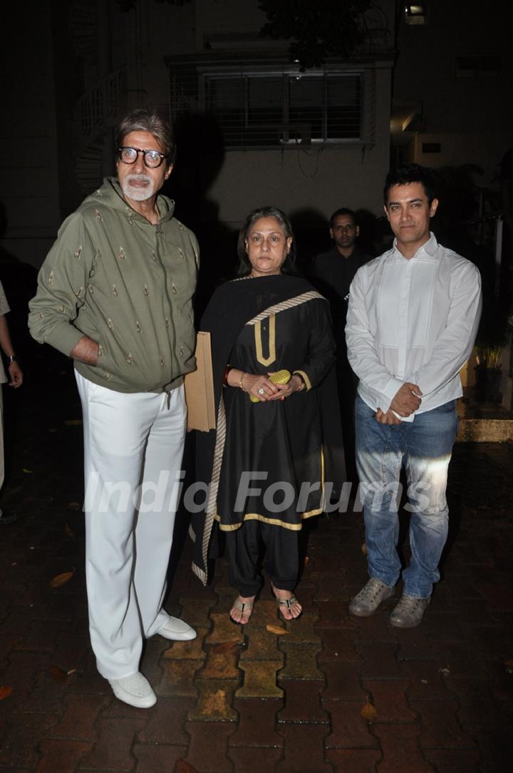 Amitabh Bachchan, Jaya Bachchan and Aamir Khan at the screening of Peepli Live movie in Bandra