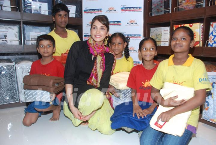 Isha Koppikar with Akanksha children at Welspun showroom at Andheri