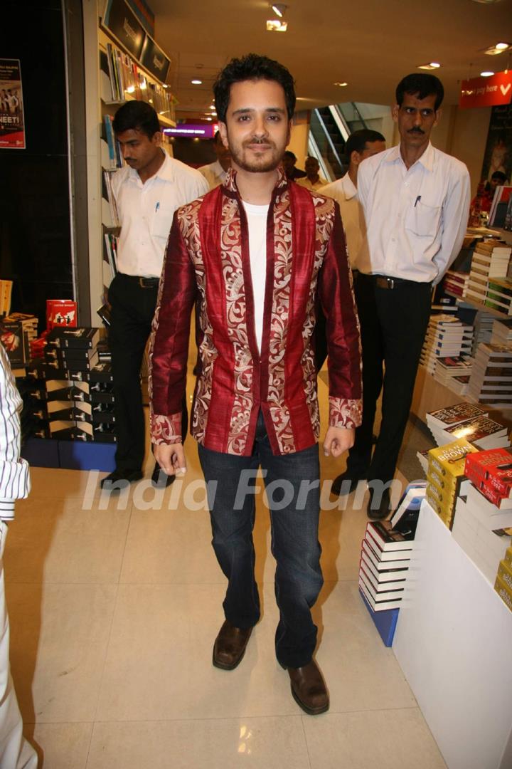 Raghav Sachar launches Vande Mataram album at Reliance, Bandra