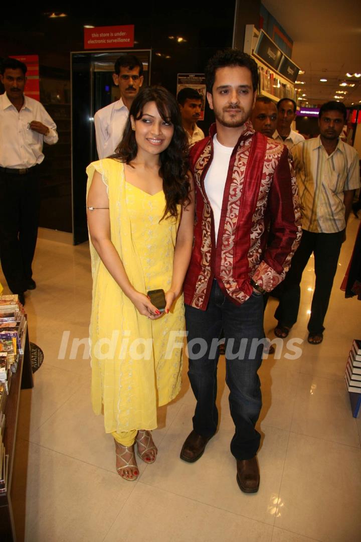 Raghav Sachar launches Vande Mataram album at Reliance, Bandra