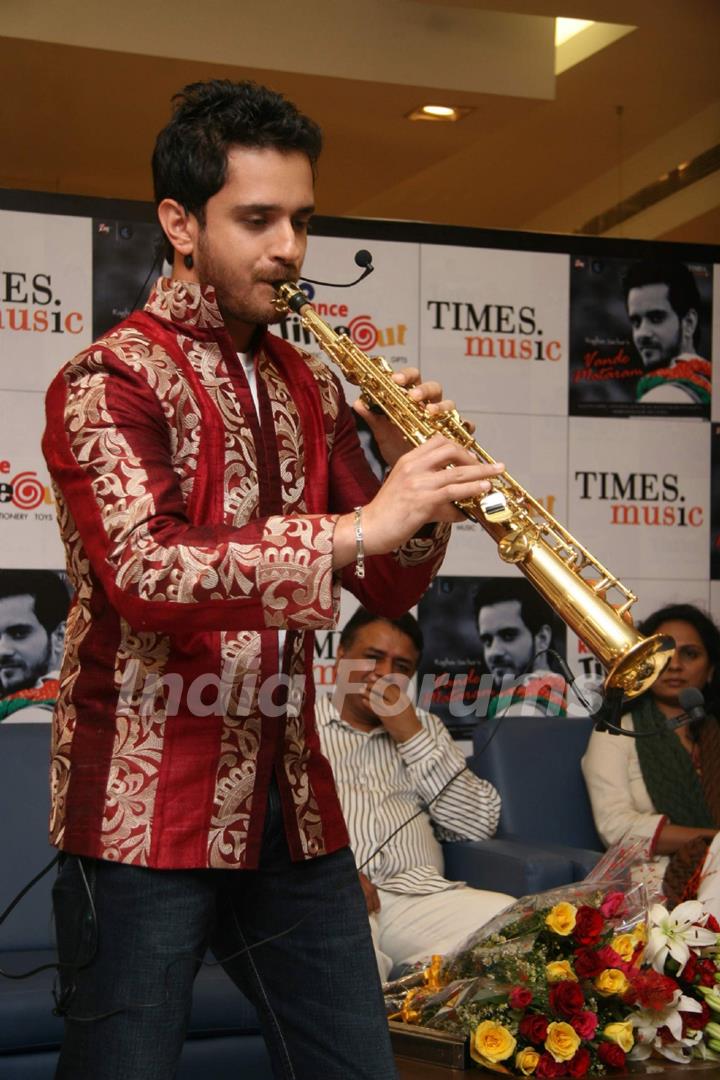 Raghav Sachar launches Vande Mataram album at Reliance, Bandra