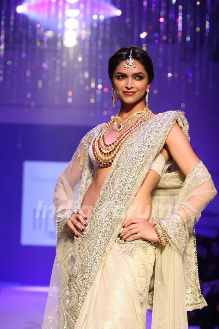 Deepika Padukone in India International Jewellary Week on Day 1