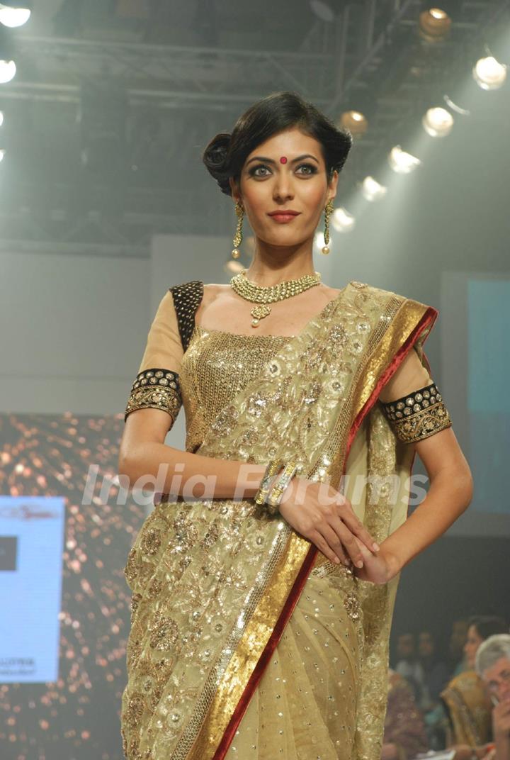 Model on the ramp at Gitanjali show at the India International Jewellery Week on Day 2