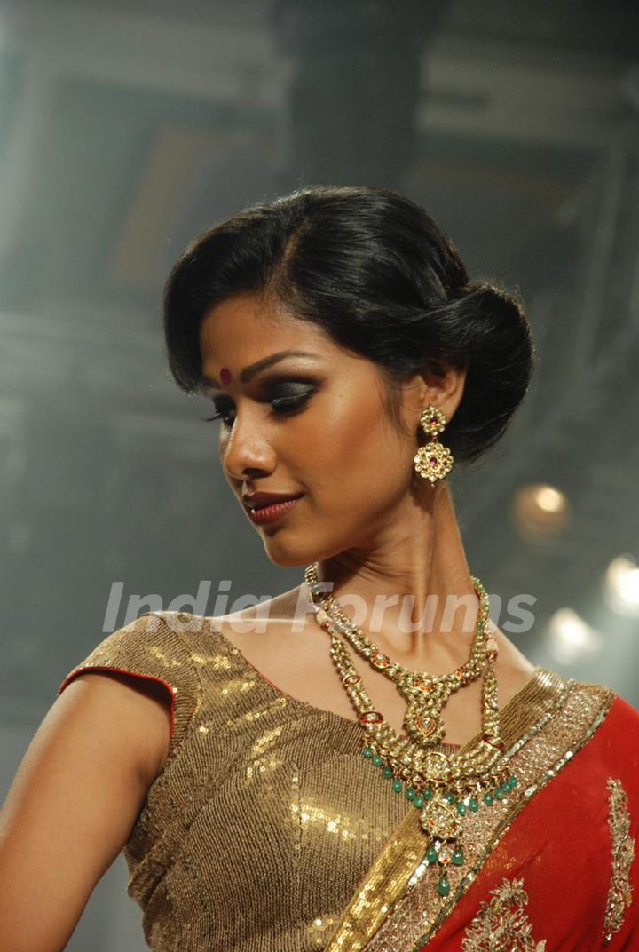 Model on the ramp at Gitanjali show at the India International Jewellery Week on Day 2