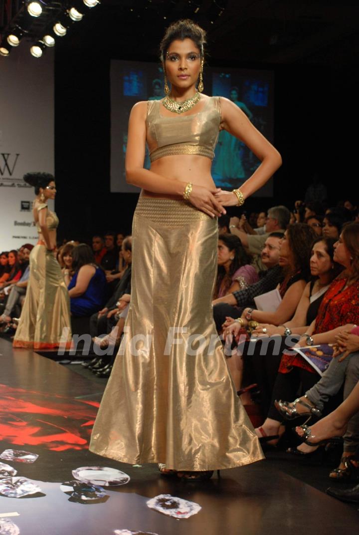 Model on the ramp at Dwarkadas Chanduma show at the India International Jewellery Week on Day 2