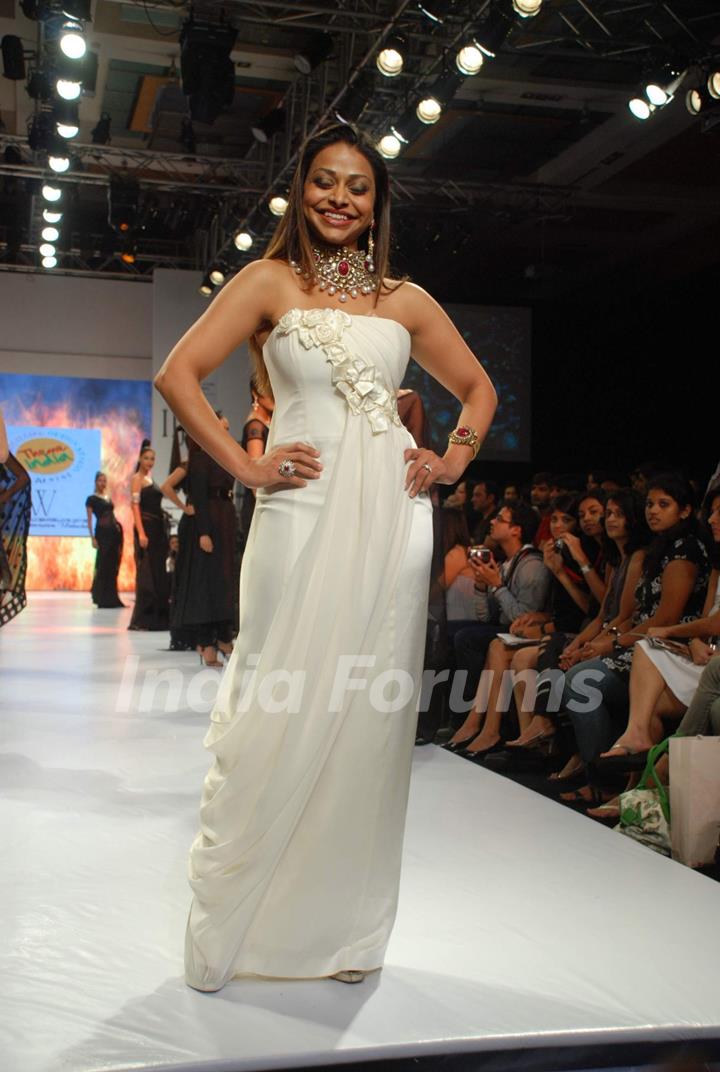 Model on the ramp at Solitair Award show at the India International Jewellery Week on Day 2