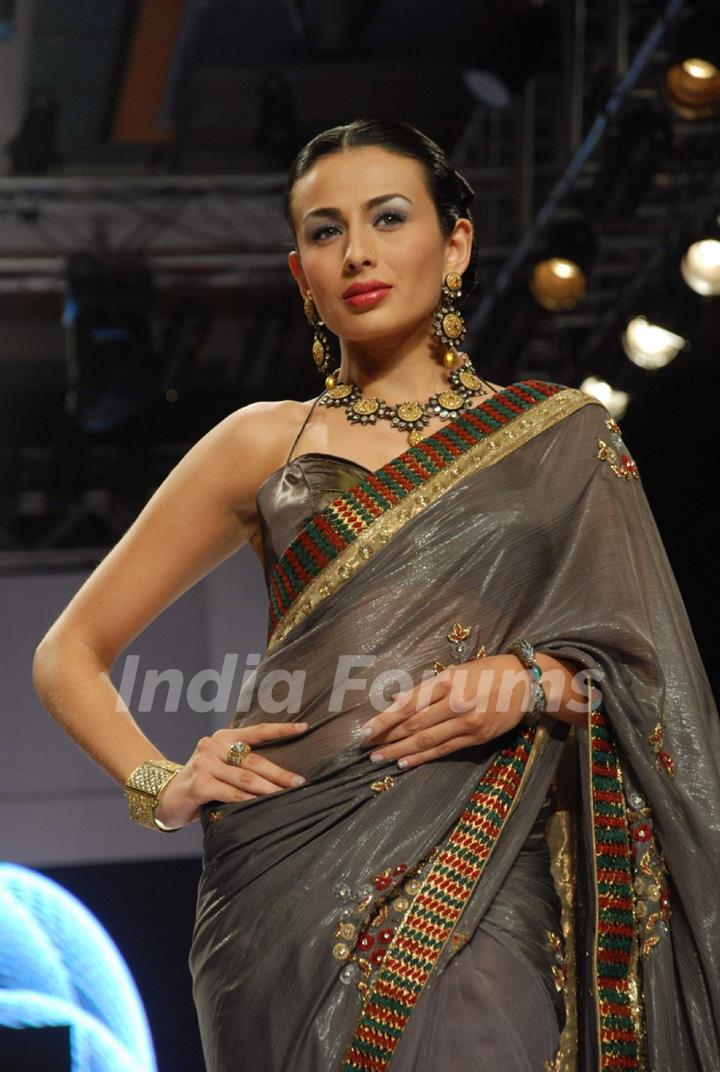 Model on the ramp at Golechas Jewller show at the India International Jewellery Week on Day 2