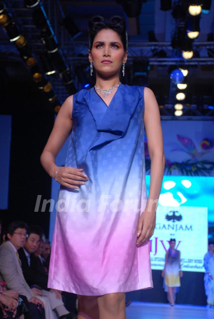 Model on the ramp at Ganjam Nagappa show at the India International Jewellery Week on Day 3