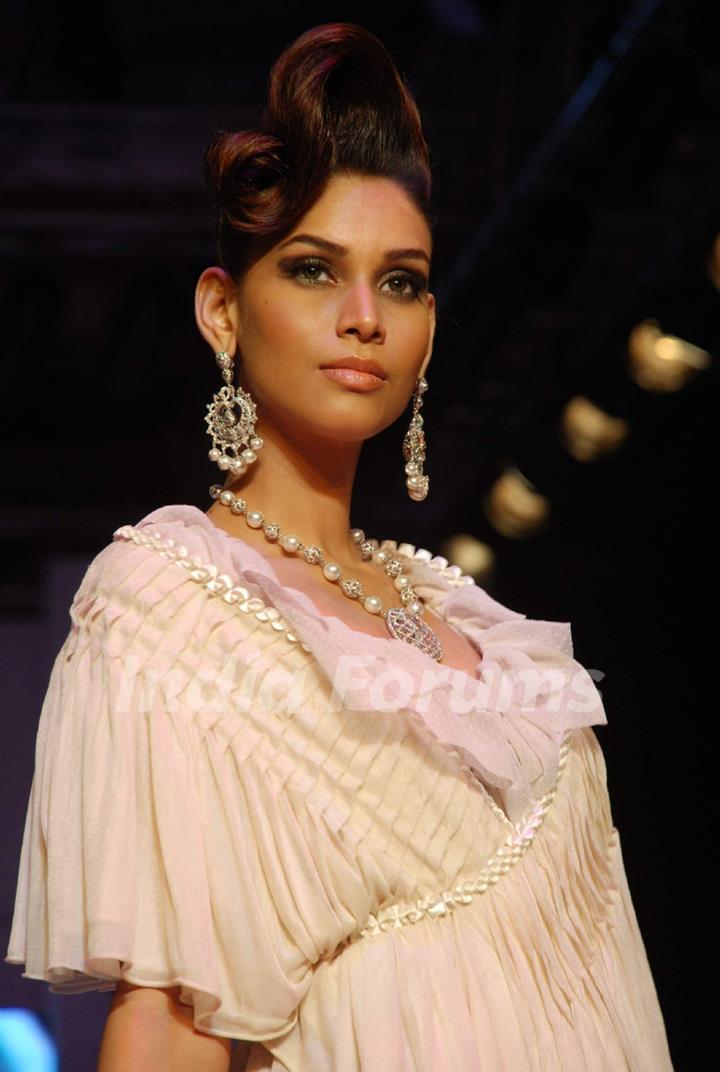 Model on the ramp at CVM Exports show at the India International Jewellery Week on Day 3