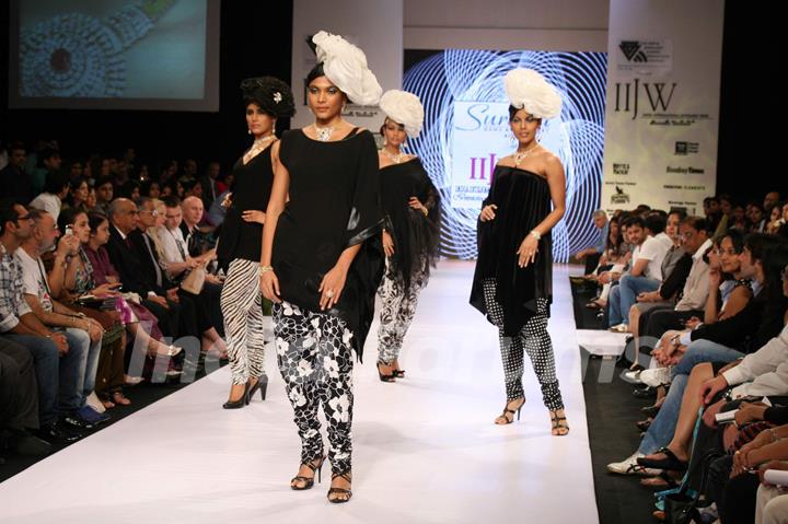 Models on the ramp at Surana show at the India International Jewellery Week on Day 4