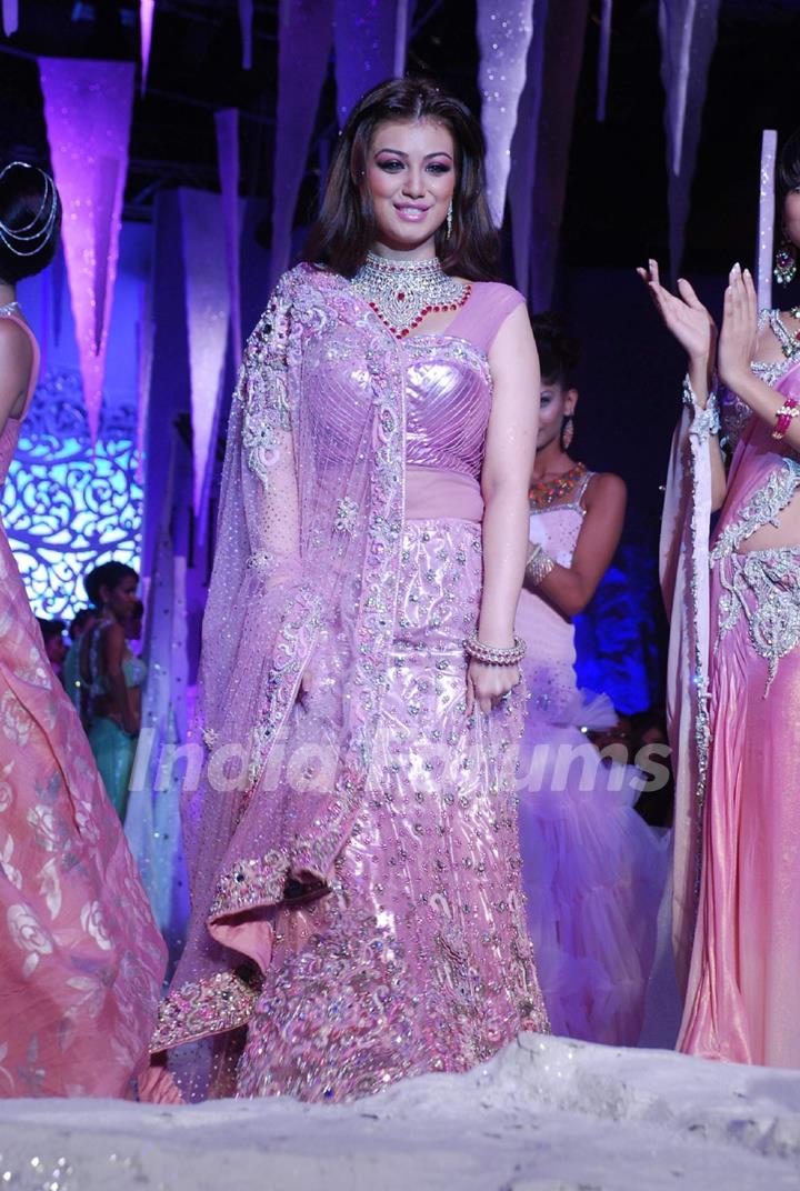 Ayesha Takia on the ramp at India International Jewellery Week on last day