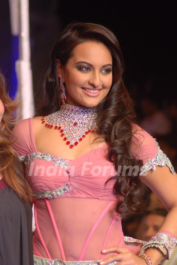 Model on the ramp at India International Jewellery Week on last day