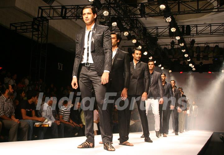 Models showcasing designer Troy Costa''s creations at the Ven Heusen India Mens Week, in New Delhi