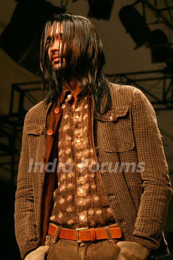 A model showcasing designer Samant Chauhan''s creation at the &quot;Ven Heusen India Mens Week&quot;, in New