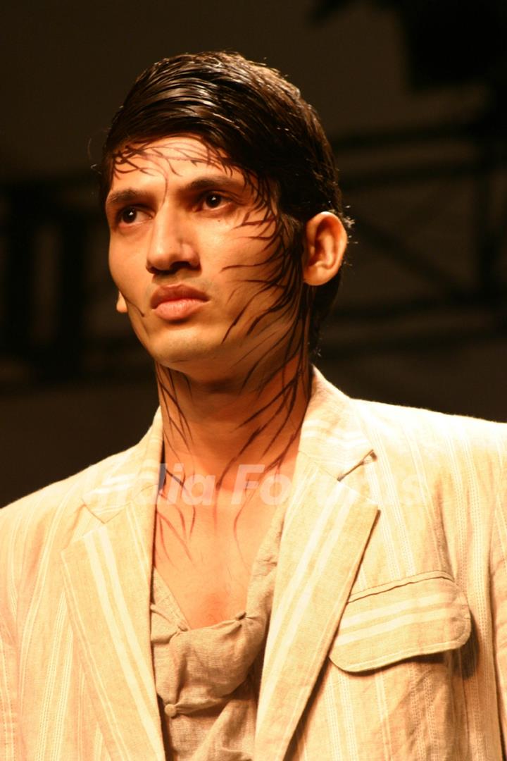 A model showcasing designer Samant Chauhan''s creation at the &quot;Ven Heusen India Mens Week&quot; , in New