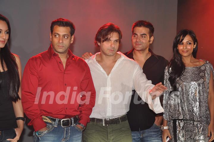 Sonakshi Sinha, Salman Khan, Sohail Khan, Arbaaz Khan with Malaika at Fridaymoviezcom website launch at JW Marriott, Juhu in Mumbai on Friday Night